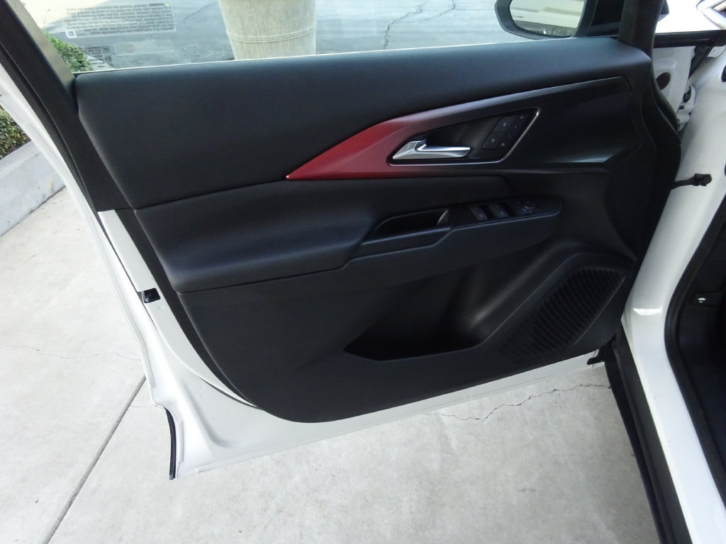 Certified 2024 Chevrolet Equinox EV RS FWD image 24
