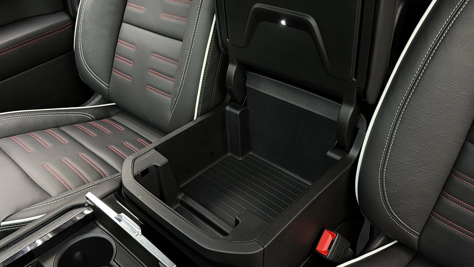 Used 2026 GMC Yukon AT4 Ultimate w/ LPO, Floor Liner Package AWD/4WD image 37