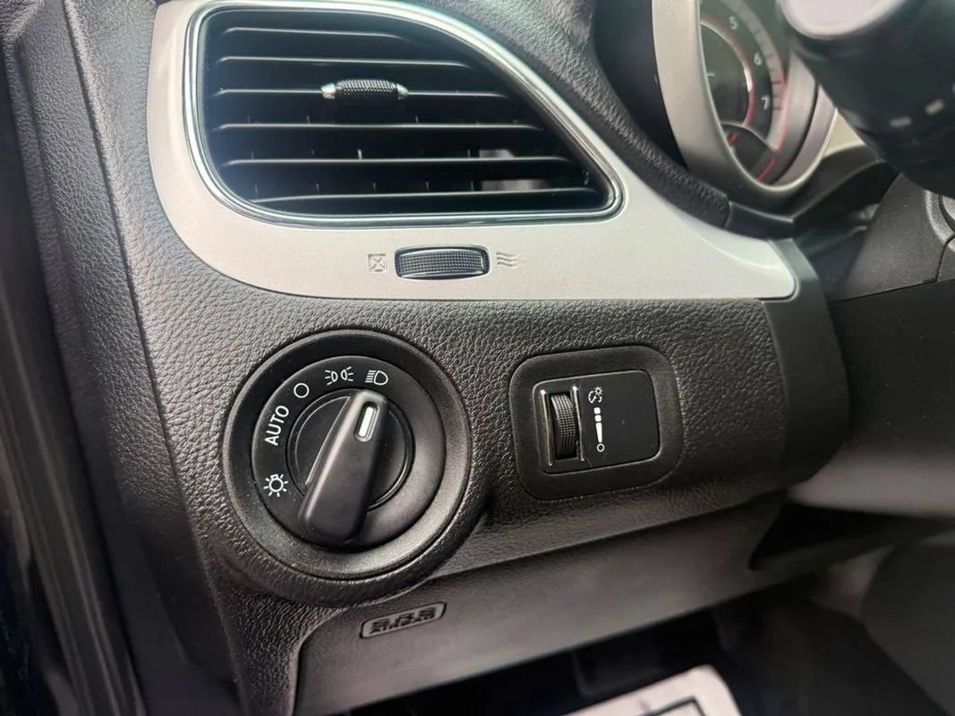 Used 2018 Dodge Journey SE w/ Connectivity Group FWD image 15