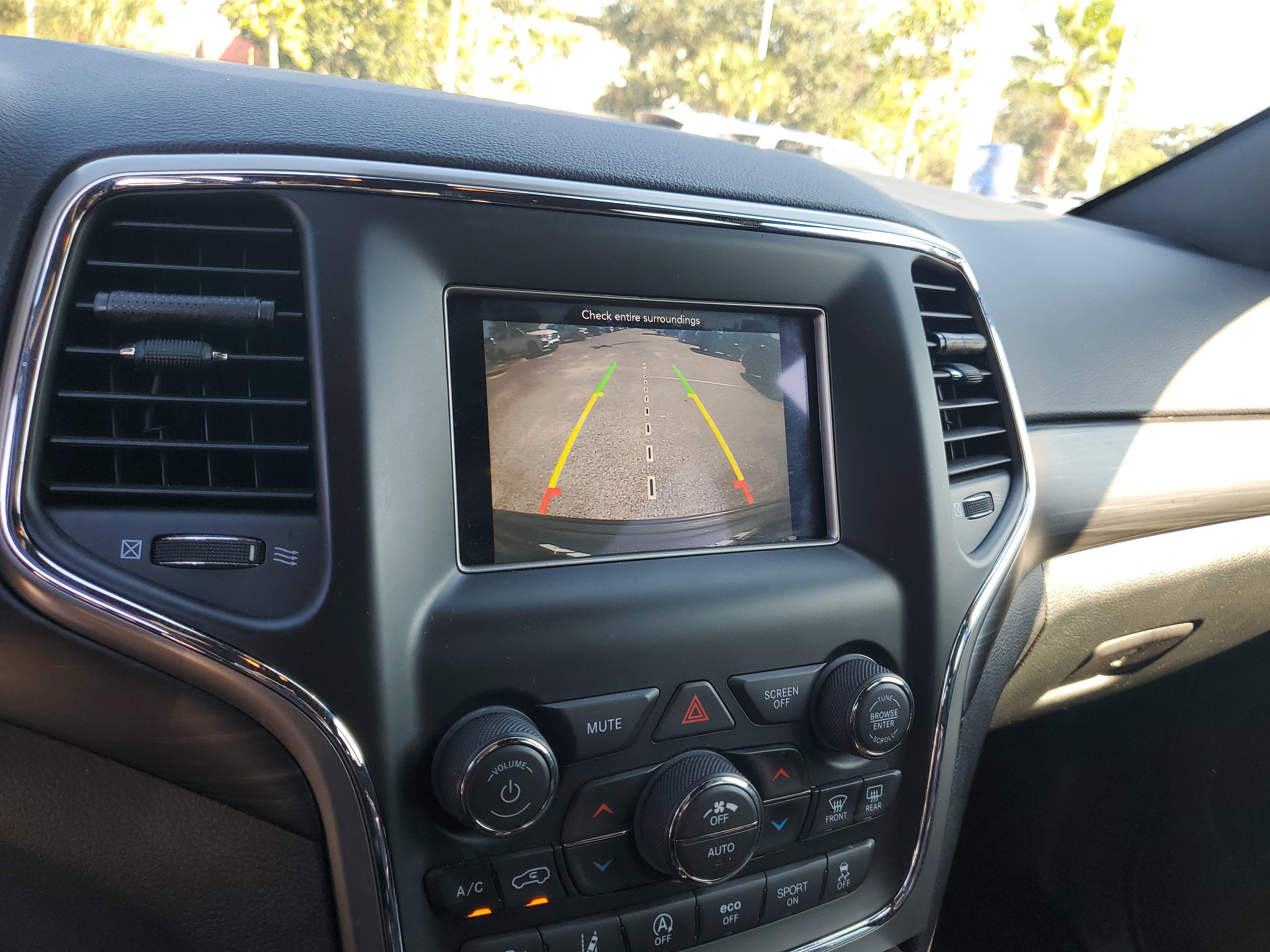 Used 2021 Jeep Grand Cherokee Laredo image 21