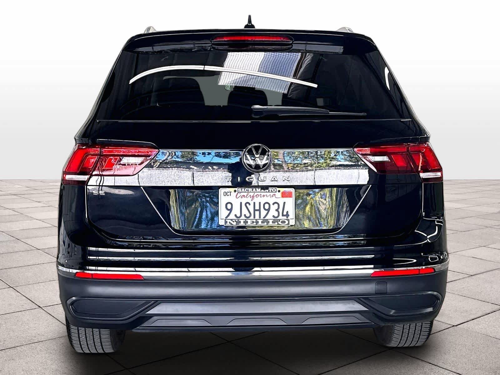 Used 2023 Volkswagen Tiguan SE w/ Panoramic Sunroof Package FWD image 9