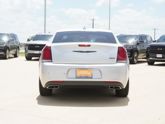 Certified 2022 Chrysler 300 Touring L RWD image 8