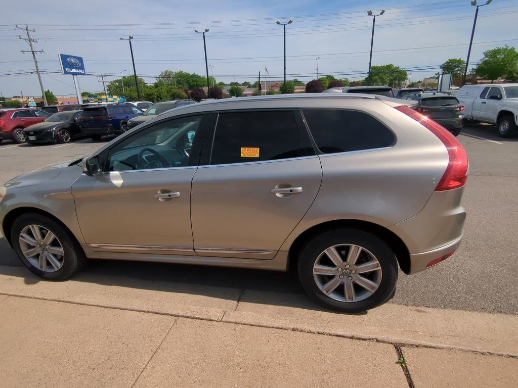 Used 2016 Volvo XC60 T6 w/ Proximity Package AWD/4WD image 6