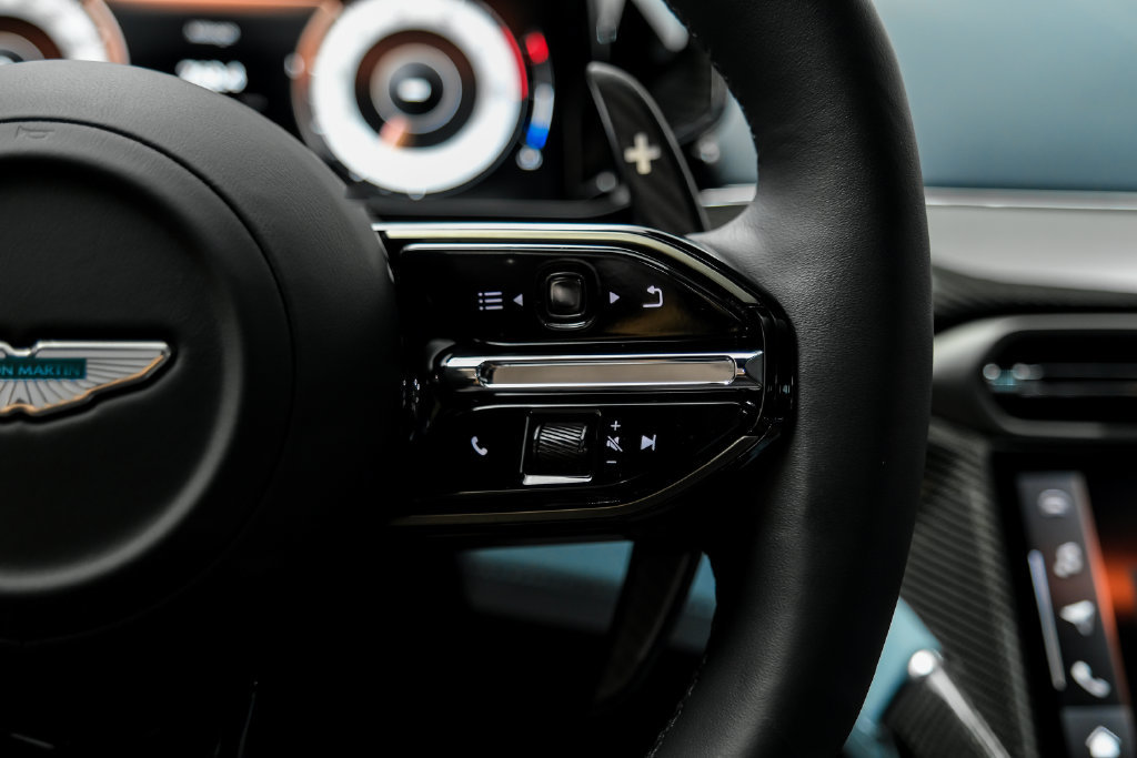 Used 2025 Aston Martin Vanquish RWD image 19