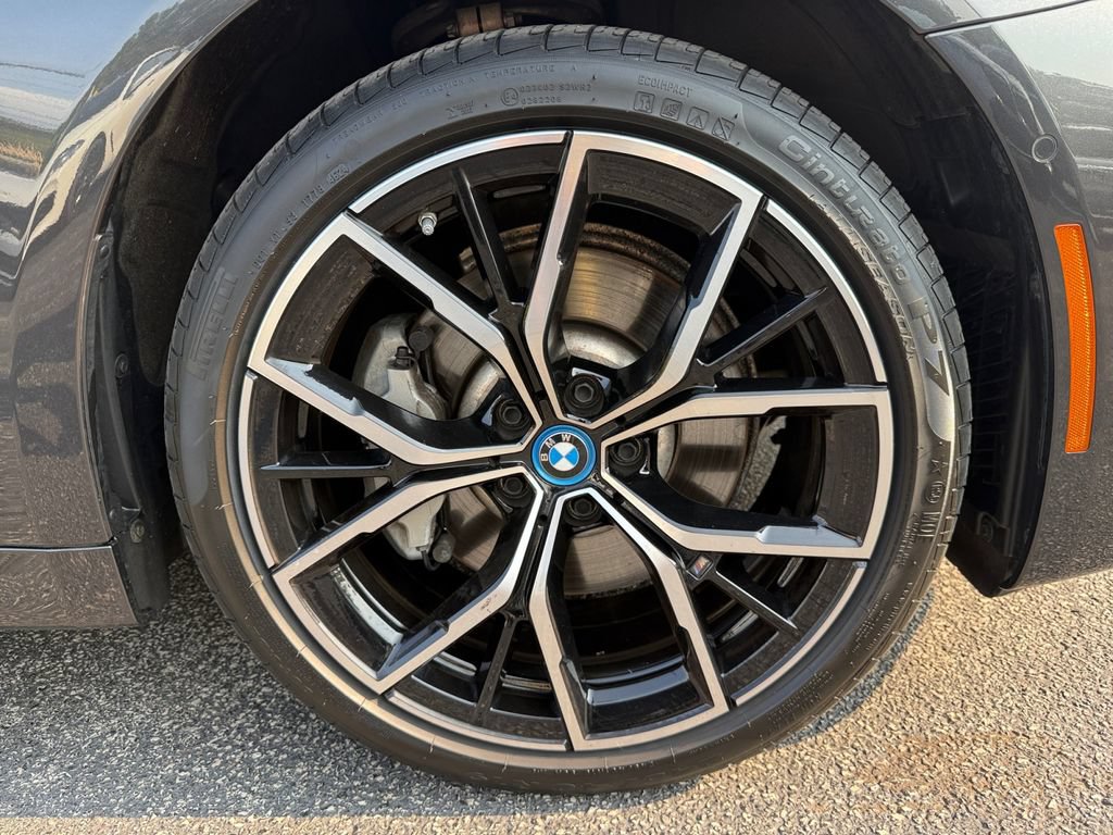 Used 2023 BMW 530e xDrive w/ Premium Package AWD/4WD image 18