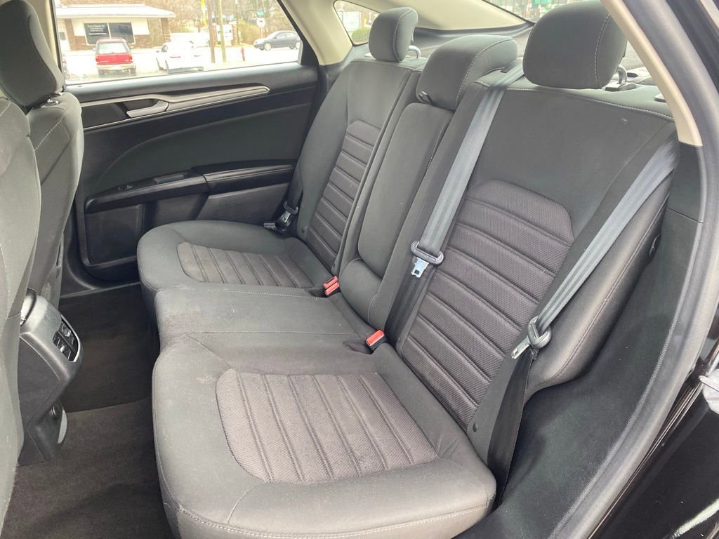 Used 2020 Ford Fusion SE image 17