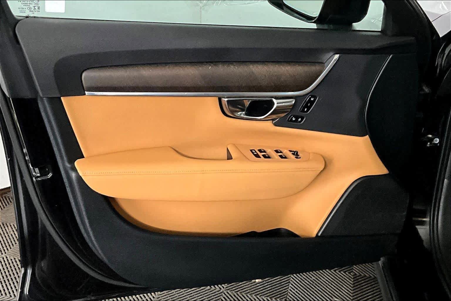 Used 2020 Volvo V90 T6 Cross Country image 22