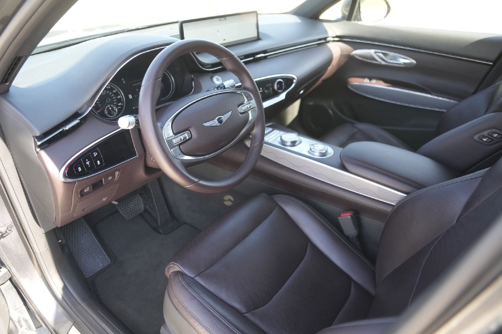 Used 2022 Genesis GV70 2.5T w/ Advanced Package image 8