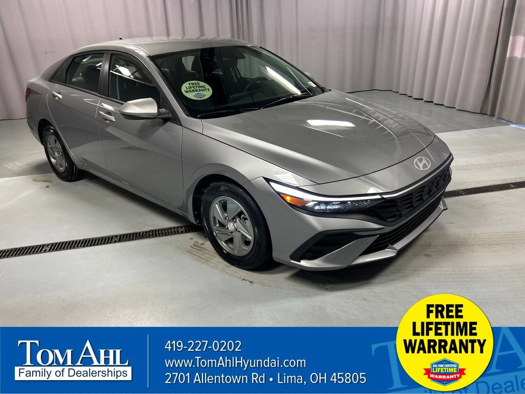 Used 2025 Hyundai Elantra SE image 1