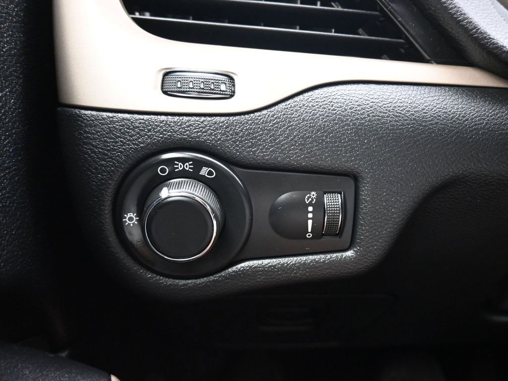 Used 2017 Jeep Cherokee Sport w/ Cold Weather Group image 24