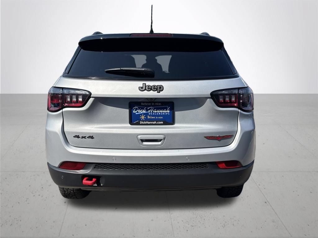Used 2025 Jeep Compass Trailhawk AWD/4WD image 7