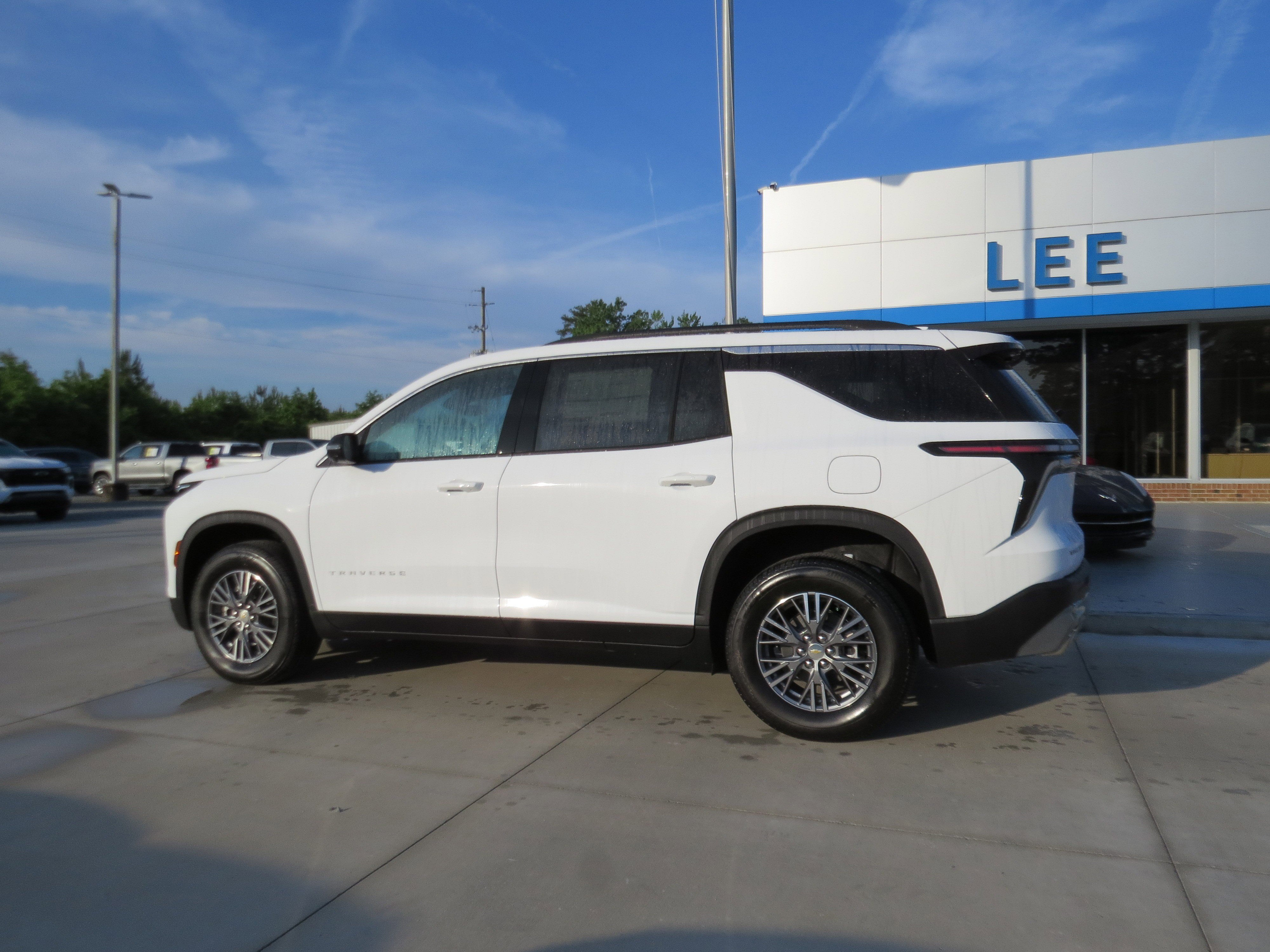 New 2026 Chevrolet Traverse LT w/ Driver Confidence Package FWD image 1