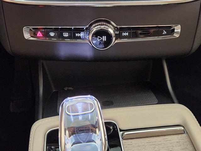 New 2026 Volvo XC90 T8 Ultra w/ Protection Package Premier AWD/4WD image 19
