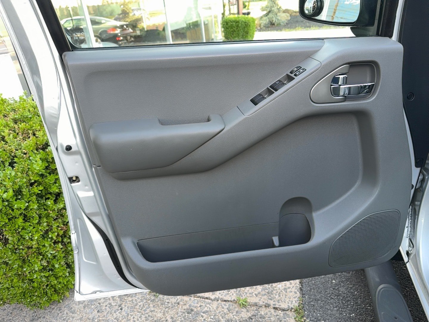 Used 2013 Nissan Frontier SV w/ SV Value Truck Pkg RWD image 16