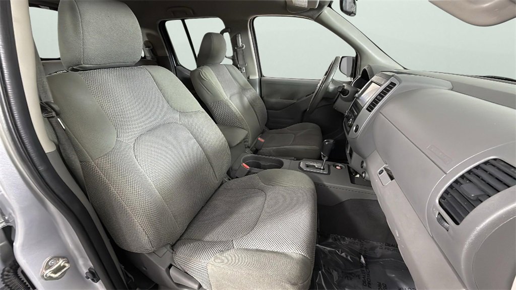 Used 2020 Nissan Frontier SV image 25