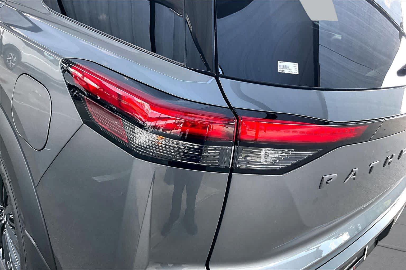 New 2026 Nissan Pathfinder SL FWD image 12