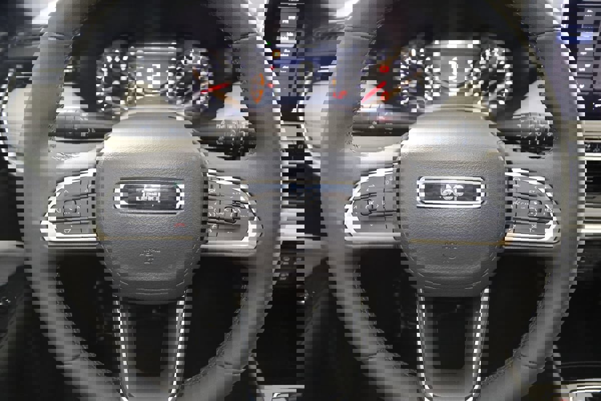 Used 2024 Jeep Compass Limited image 35