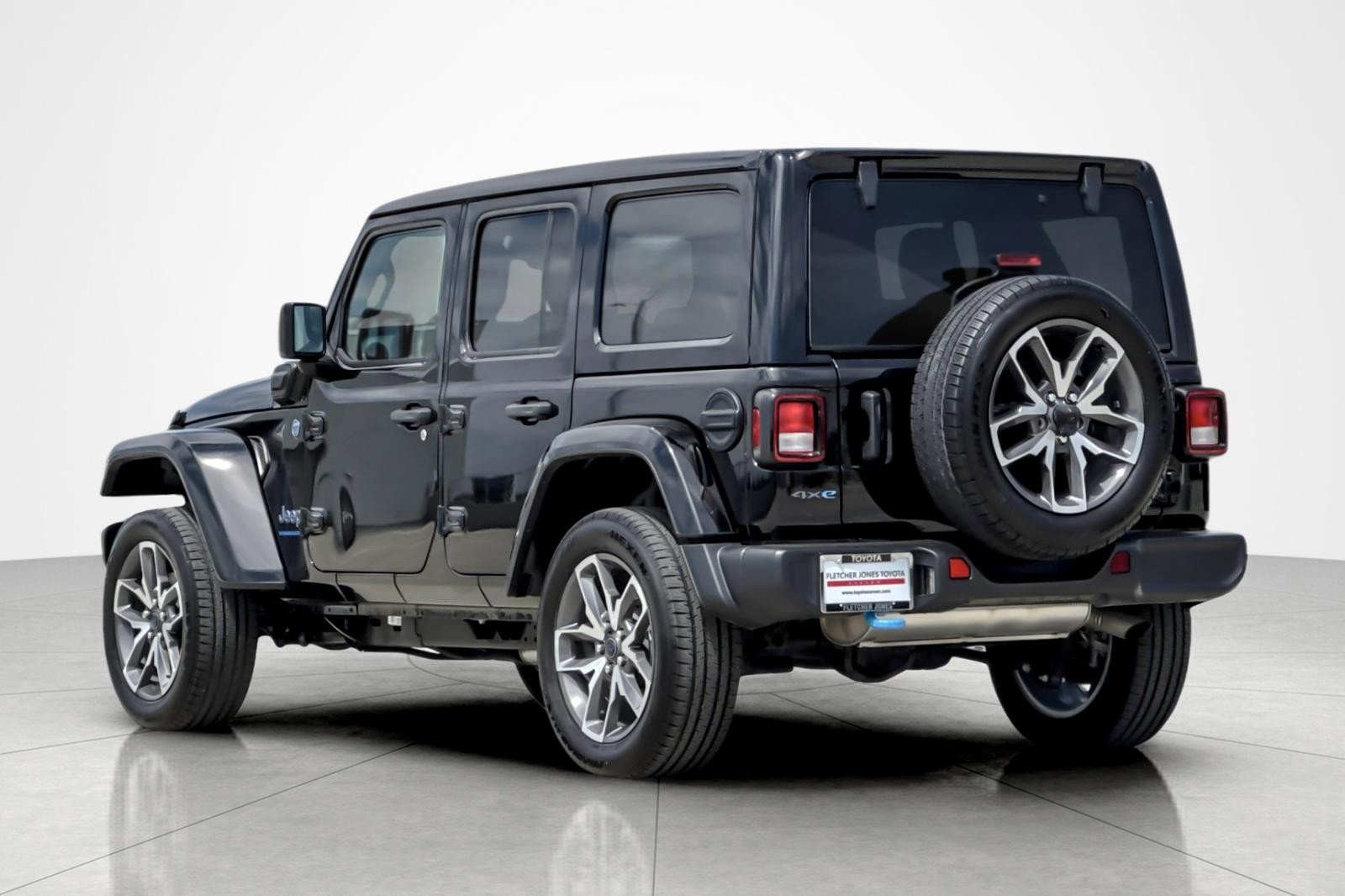 Used 2024 Jeep Wrangler Unlimited AWD/4WD image 3