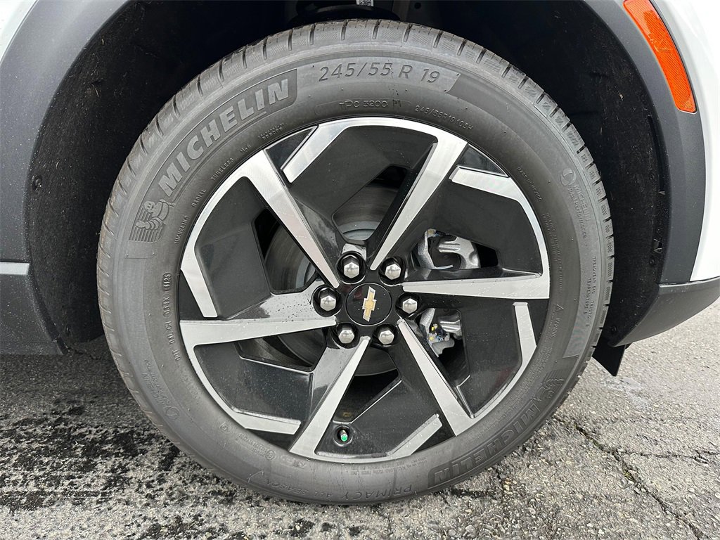 New 2026 Chevrolet Equinox EV LT image 9