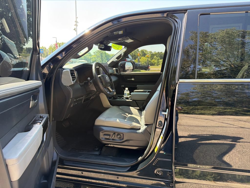 Used 2025 Toyota Tundra Limited AWD/4WD image 21