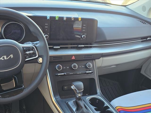 Used 2024 Kia Carnival LX image 6