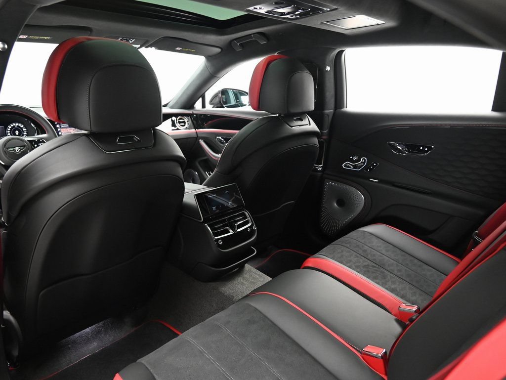 Used 2025 Bentley Flying Spur Plug-In Hybrid AWD/4WD image 13