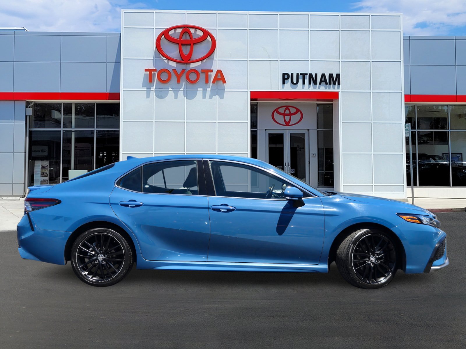 Used 2024 Toyota Camry XSE FWD image 3