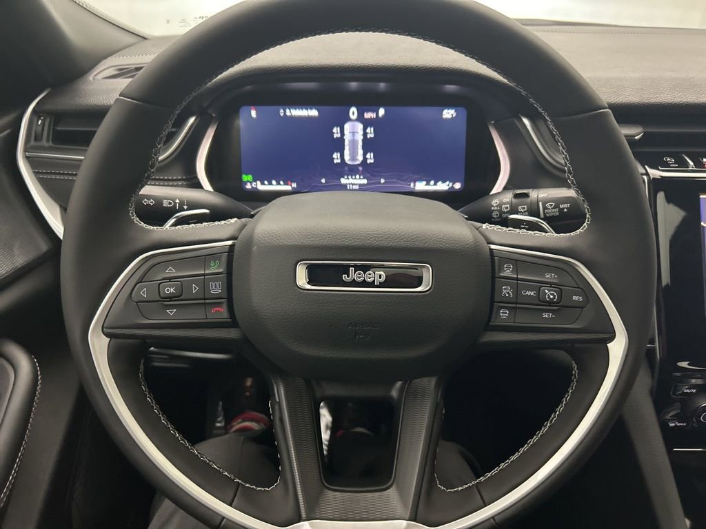 New 2025 Jeep Grand Cherokee Altitude image 30