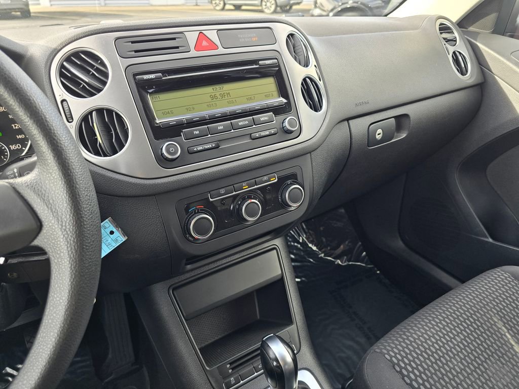 Used 2011 Volkswagen Tiguan S image 27