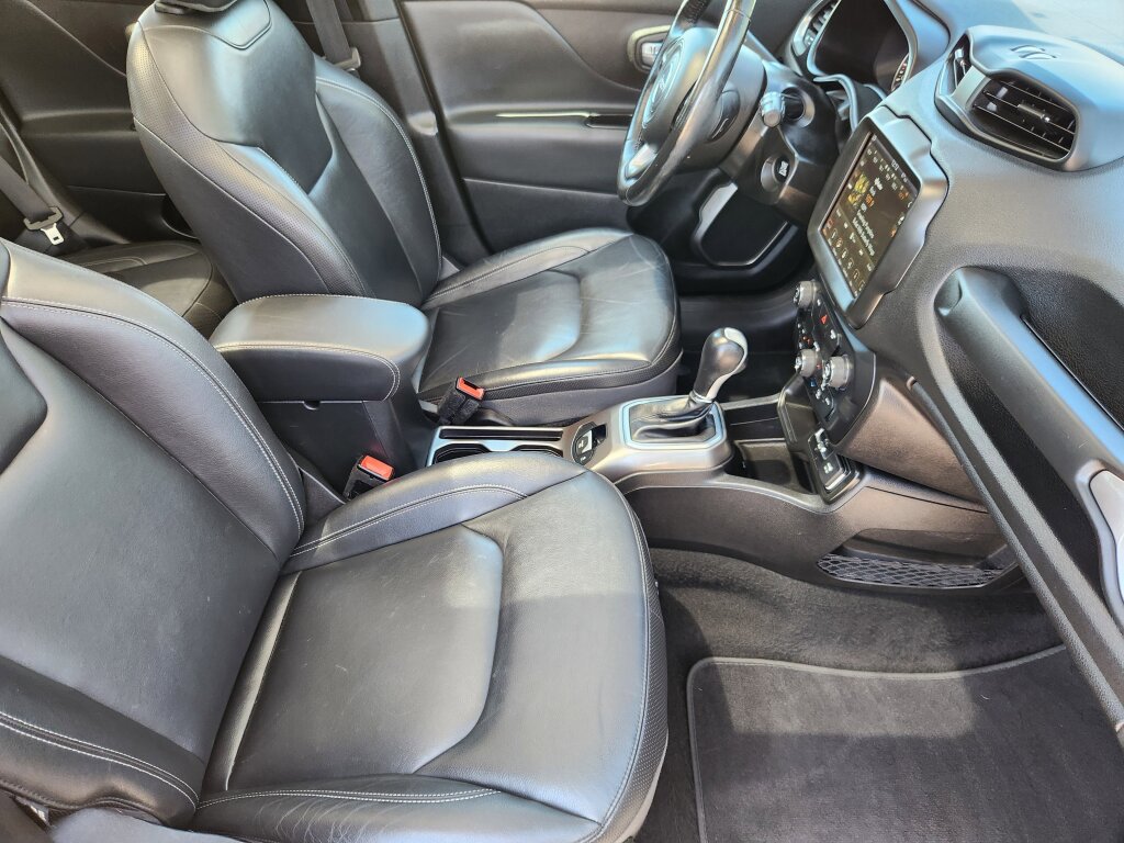 Used 2018 Jeep Renegade Limited w/ UConnect 8.4 Nav Group FWD image 13