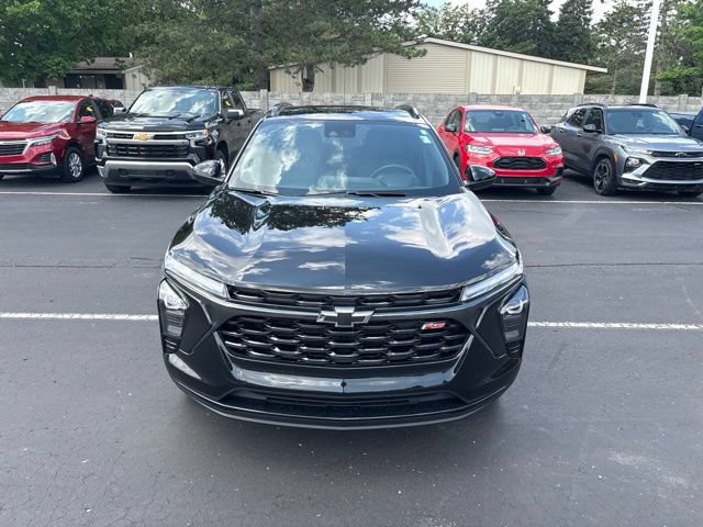 Used 2024 Chevrolet Trax RS w/ Driver Confidence Package FWD image 3
