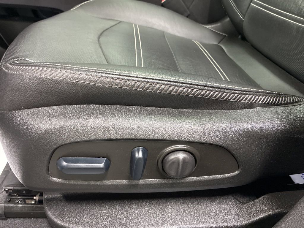 Used 2023 GMC Terrain Denali w/ Denali Premium Package image 13