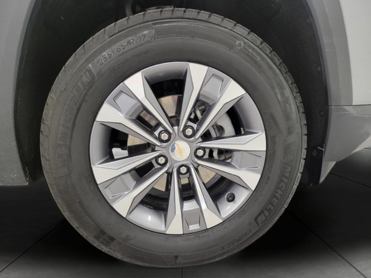 Used 2025 Chevrolet Equinox LT image 3