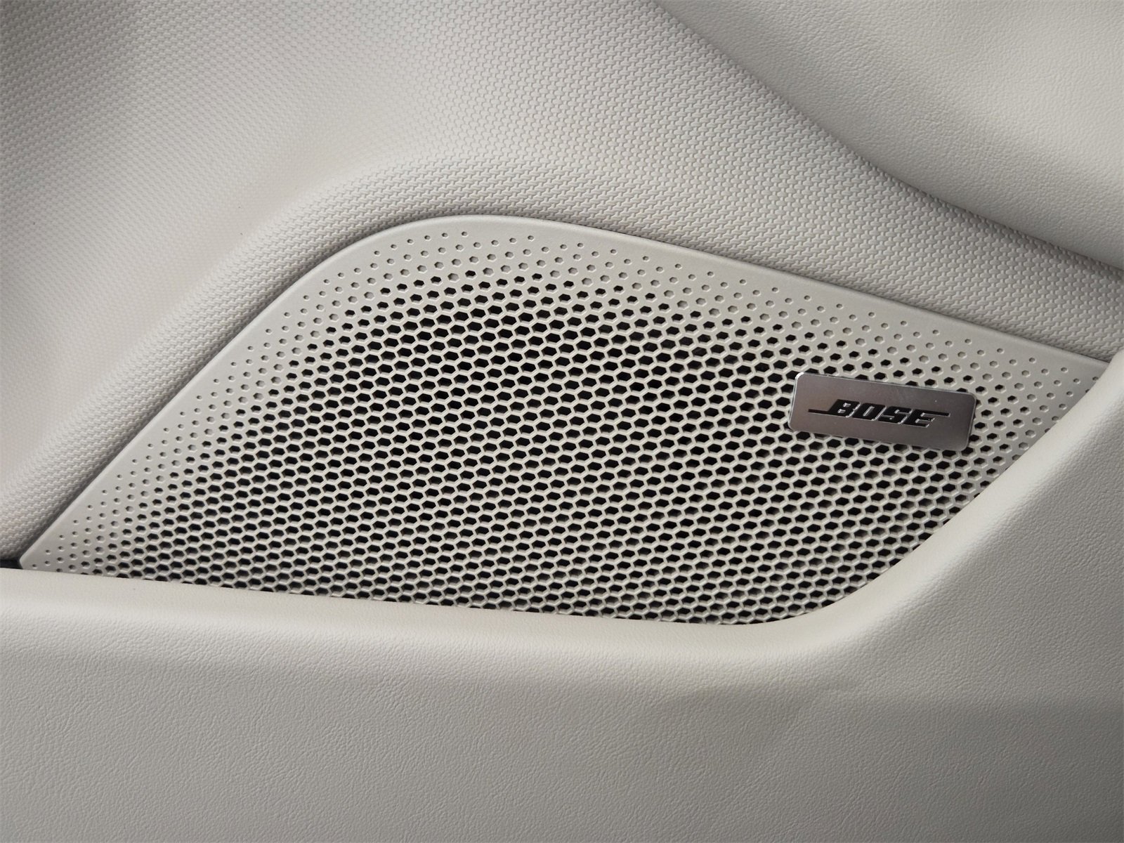 New 2026 Porsche Taycan image 15