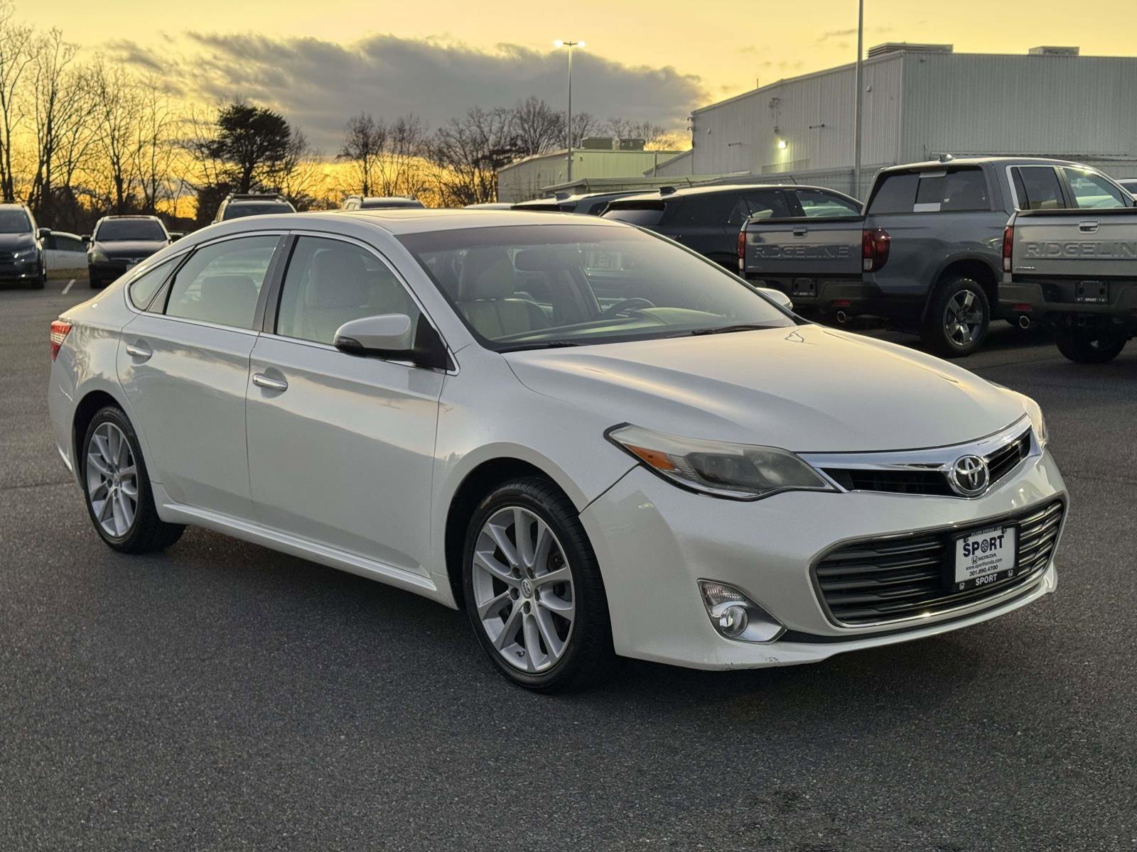 Used 2013 Toyota Avalon Limited image 27