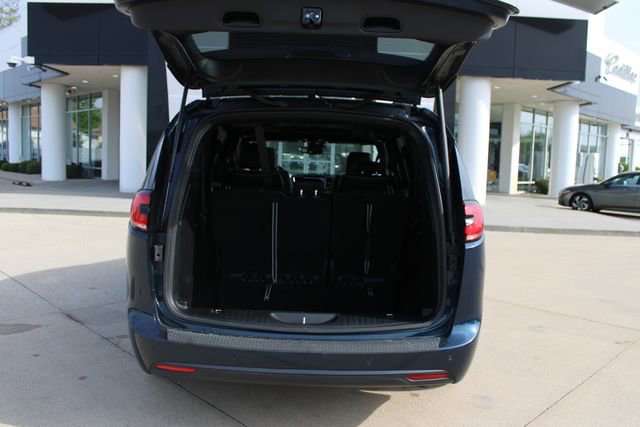 Used 2025 Chrysler Pacifica Limited FWD image 34