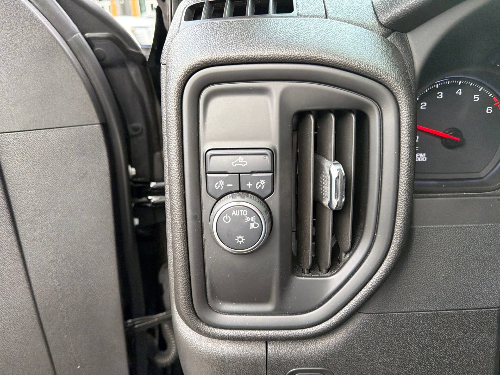 Used 2022 Chevrolet Silverado 1500 Custom RWD image 34