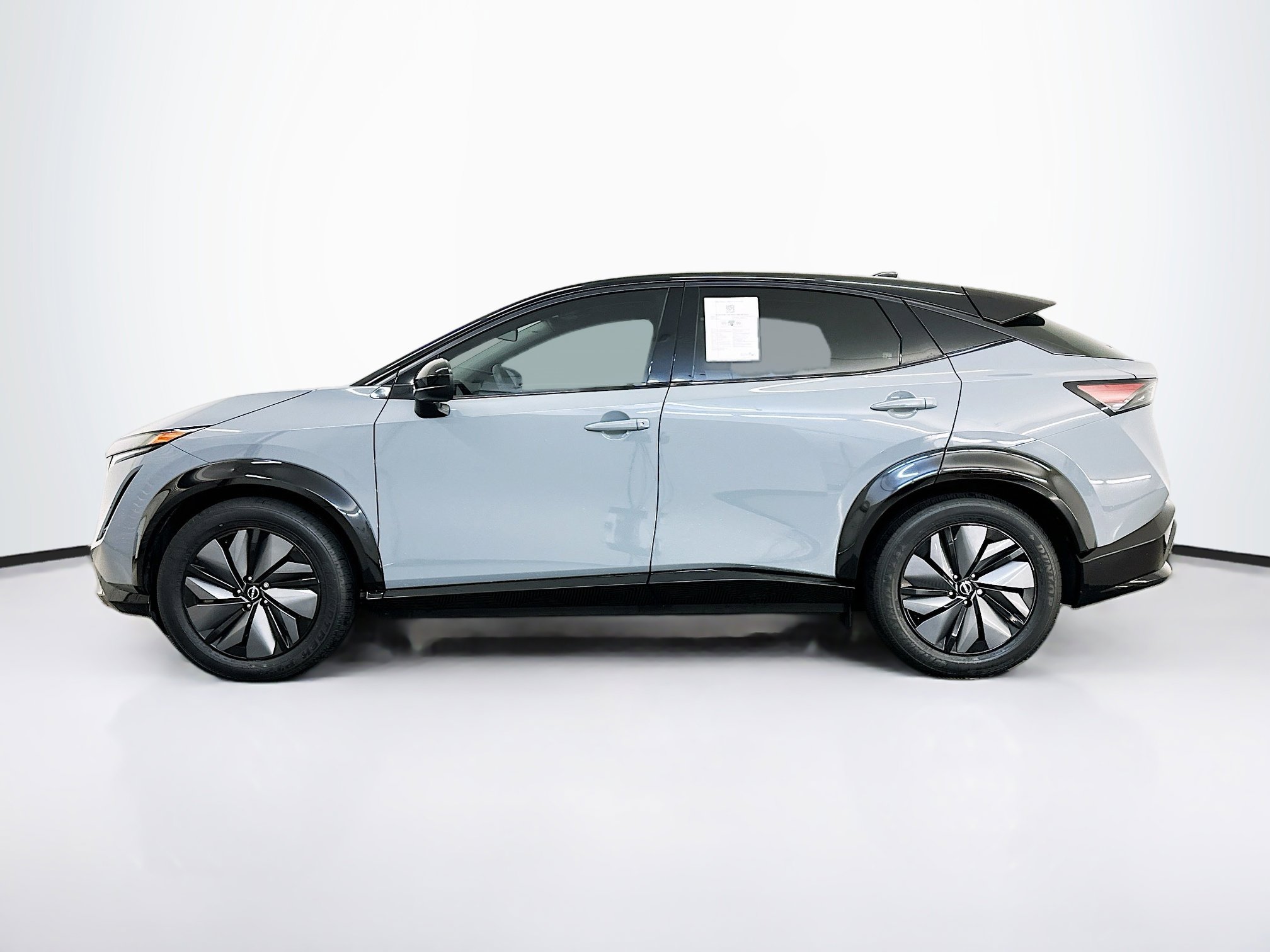 Used 2023 Nissan Ariya AWD image 4