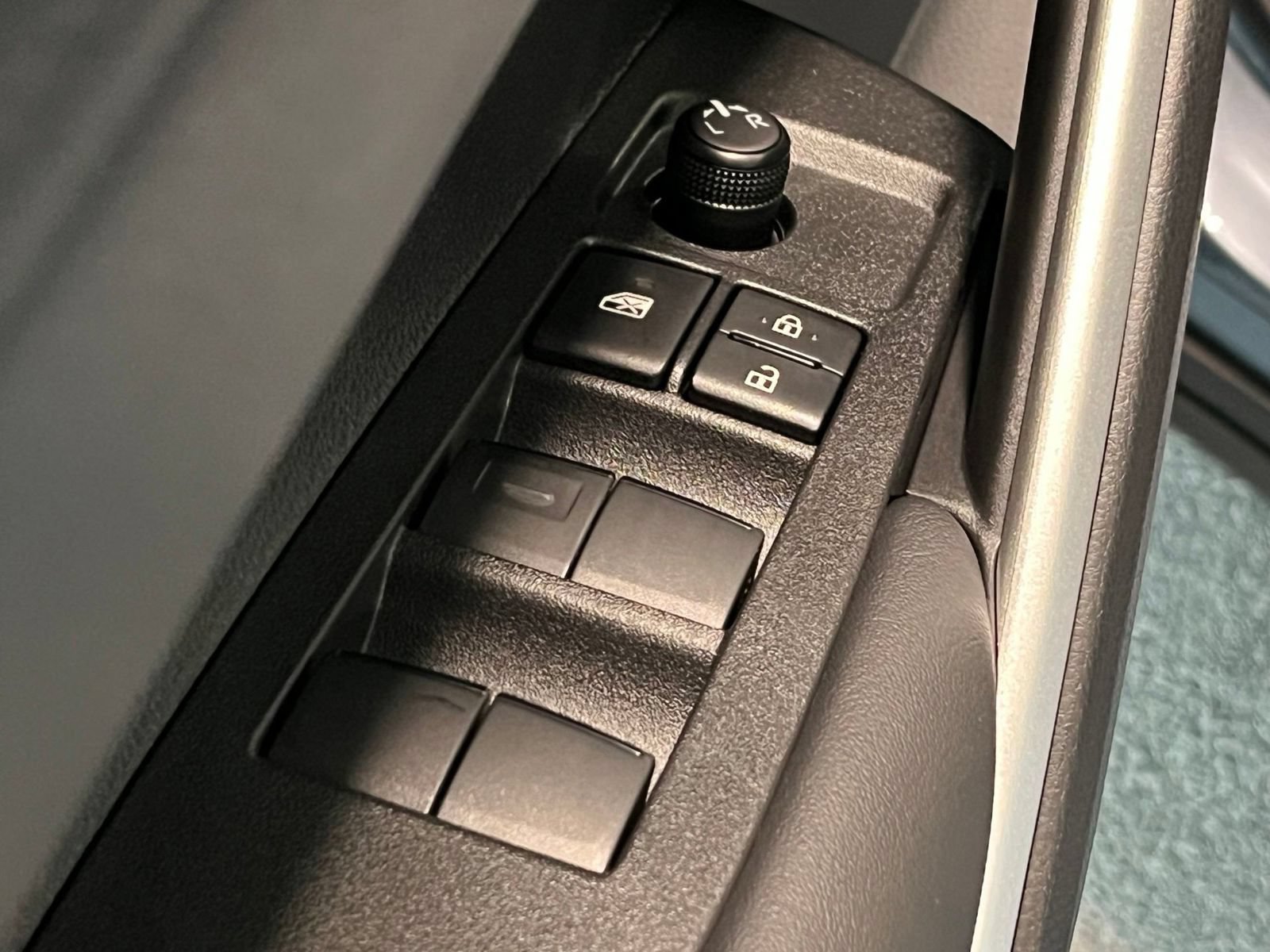 New 2026 Toyota Corolla Cross LE AWD/4WD image 32