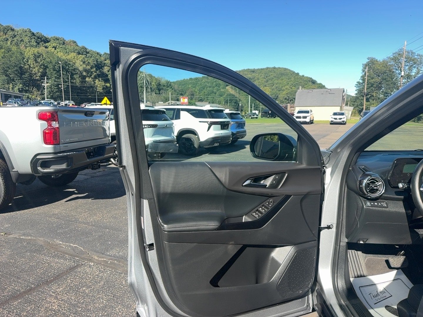 Used 2026 Chevrolet Equinox LT AWD/4WD image 11