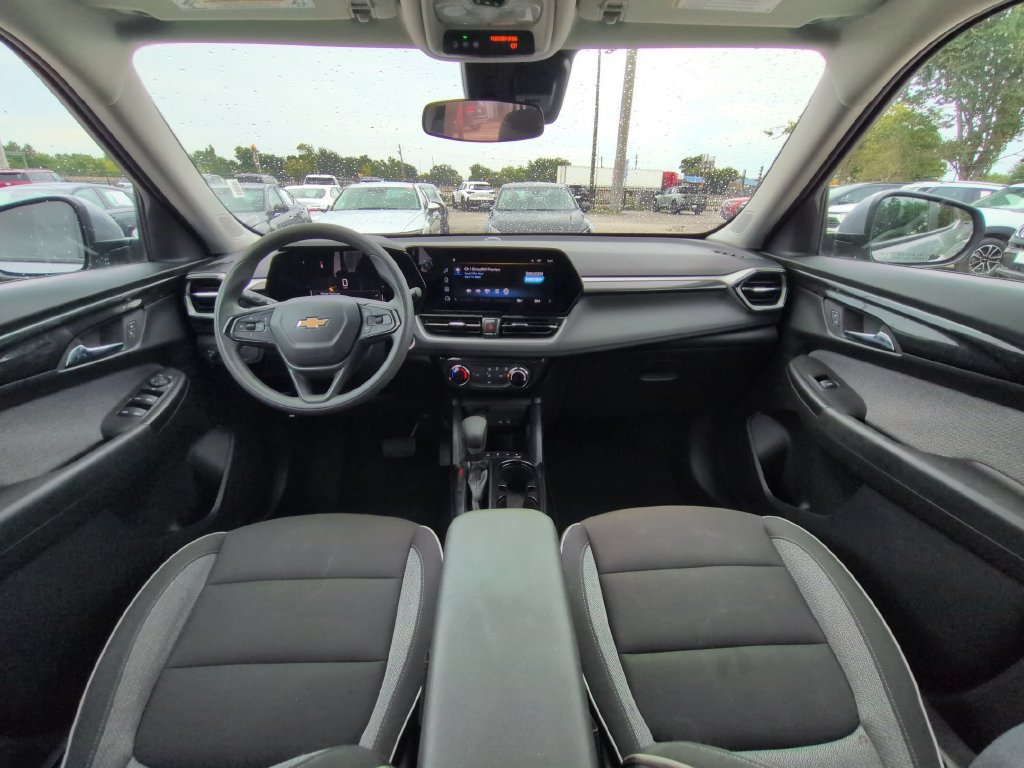 Used 2025 Chevrolet TrailBlazer LT FWD image 23