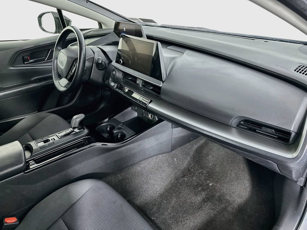 Used 2025 Toyota Prius LE FWD image 31