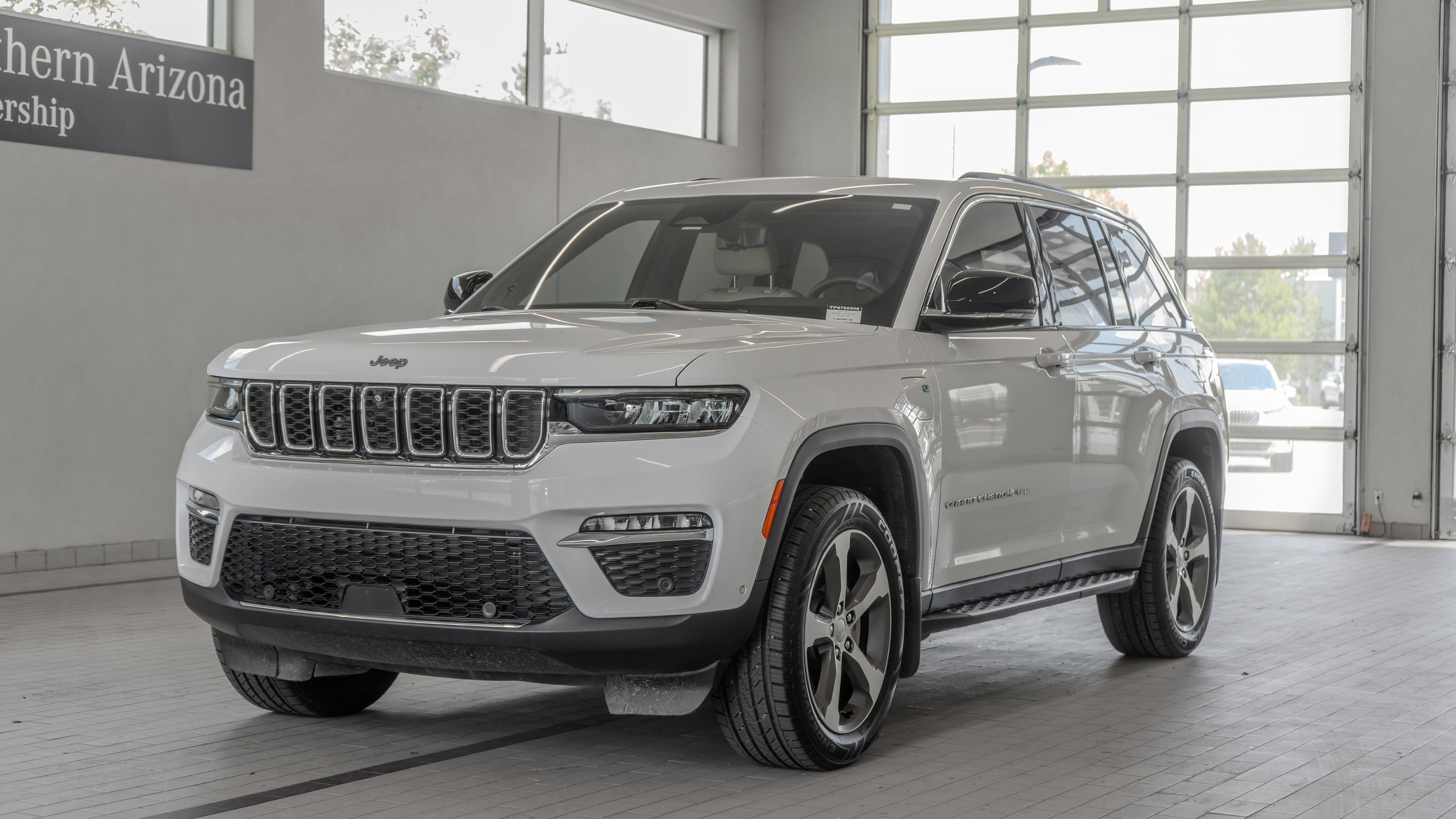Used 2023 Jeep Grand Cherokee 4WD 4xe w/ Luxury Tech Group II image 24