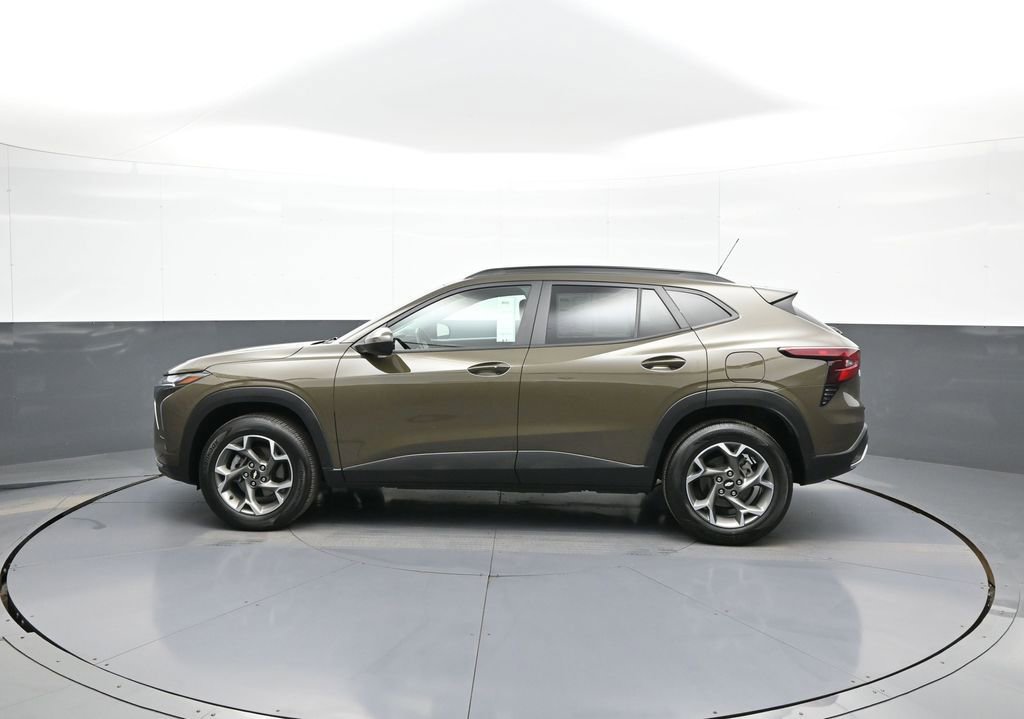 Used 2024 Chevrolet Trax LT w/ Driver Confidence Package image 9
