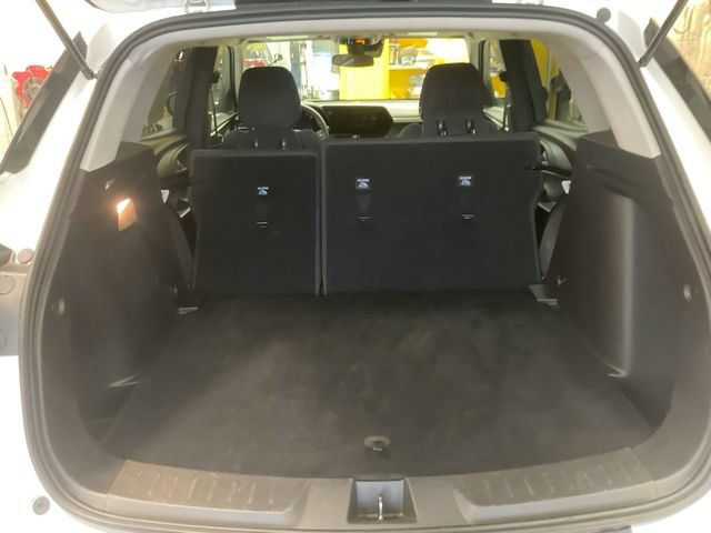 Used 2025 Chevrolet TrailBlazer LT AWD/4WD image 31