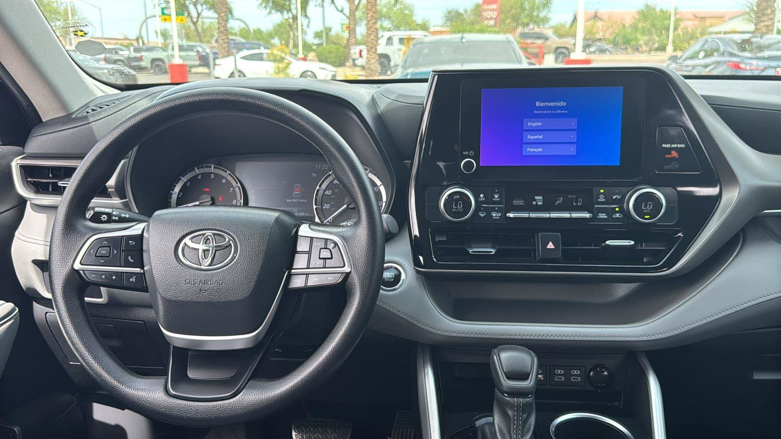 Used 2023 Toyota Highlander L image 10