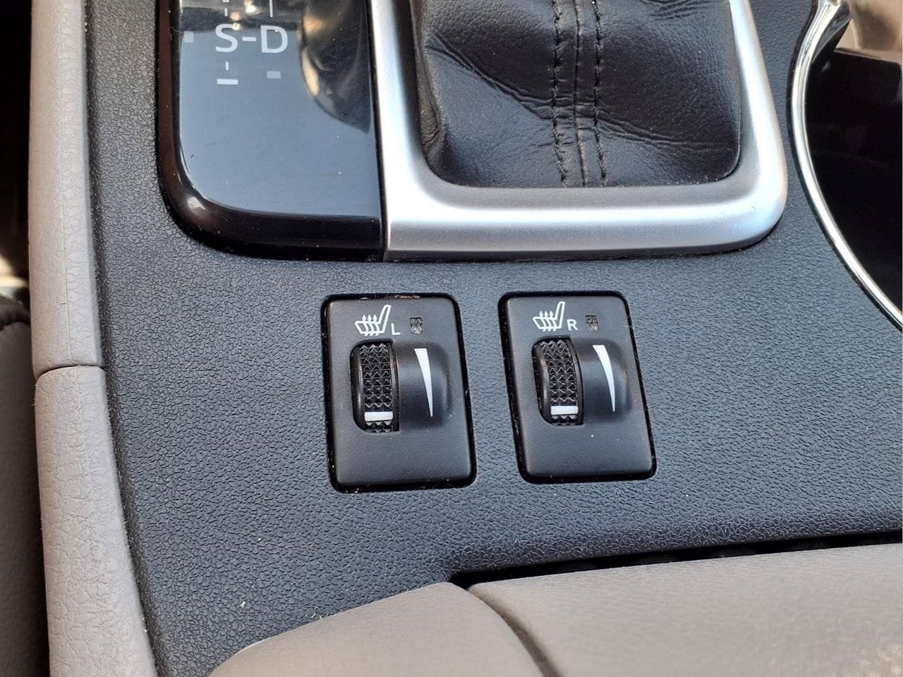 Certified 2016 Toyota Highlander XLE AWD/4WD image 21