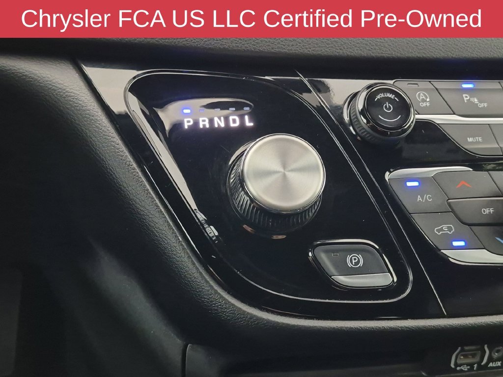 Certified 2025 Chrysler Pacifica Select FWD image 28
