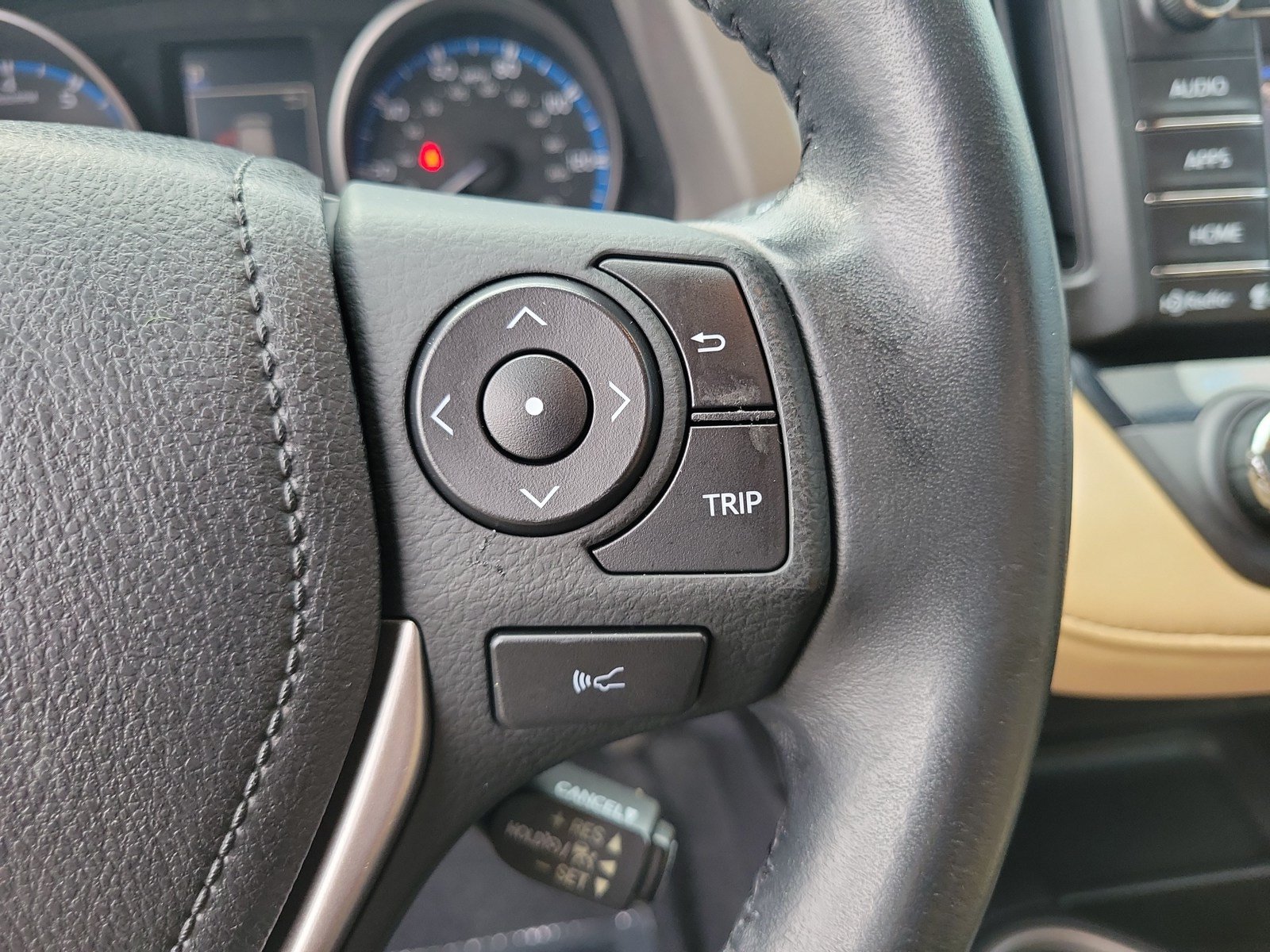 Used 2018 Toyota RAV4 XLE FWD image 19