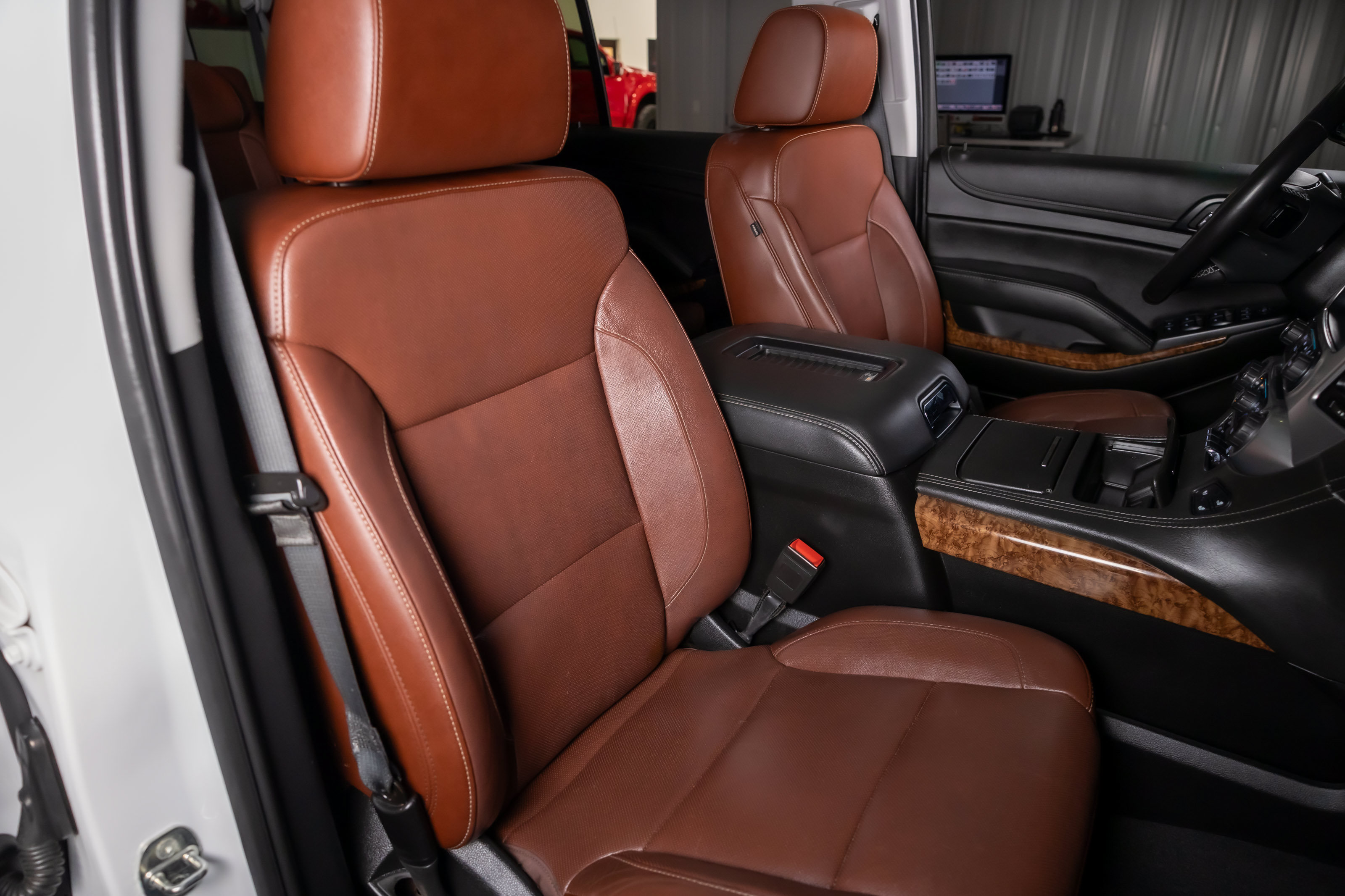 Used 2020 Chevrolet Suburban Premier w/ Premier Plus Edition RWD image 22